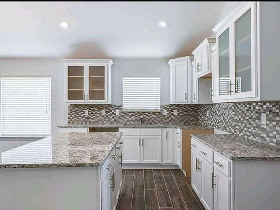 3rd image of 565 Spanish Oaks Dr