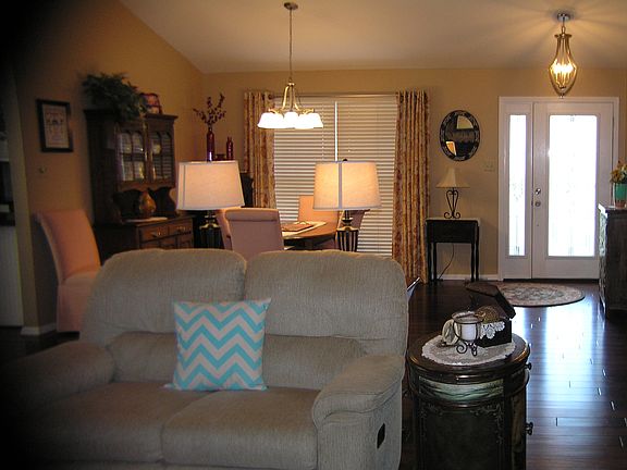4th image of 2708 Towne Crest Dr