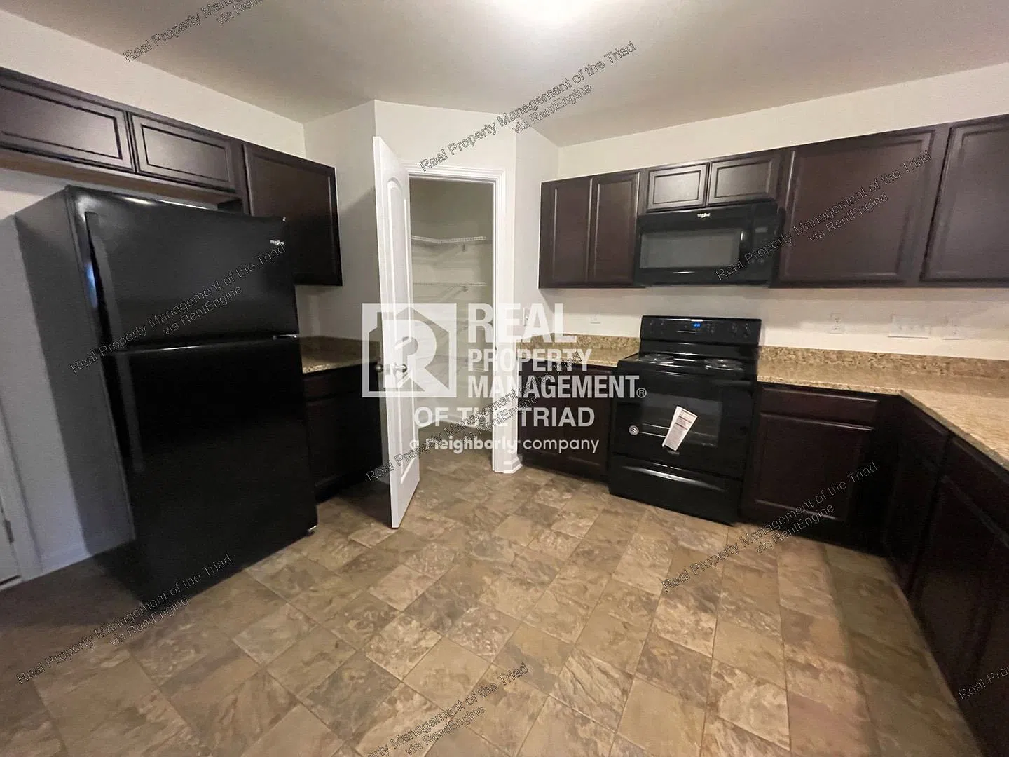 3 bed, 2.5 bath, 1760 sqft, $2,000 — Photo 4