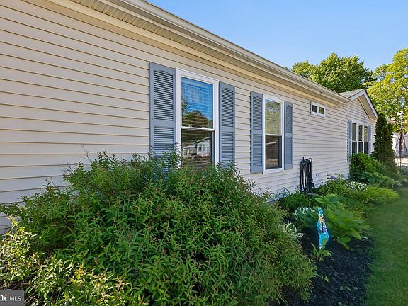 3rd image of 422 Virginia Pl