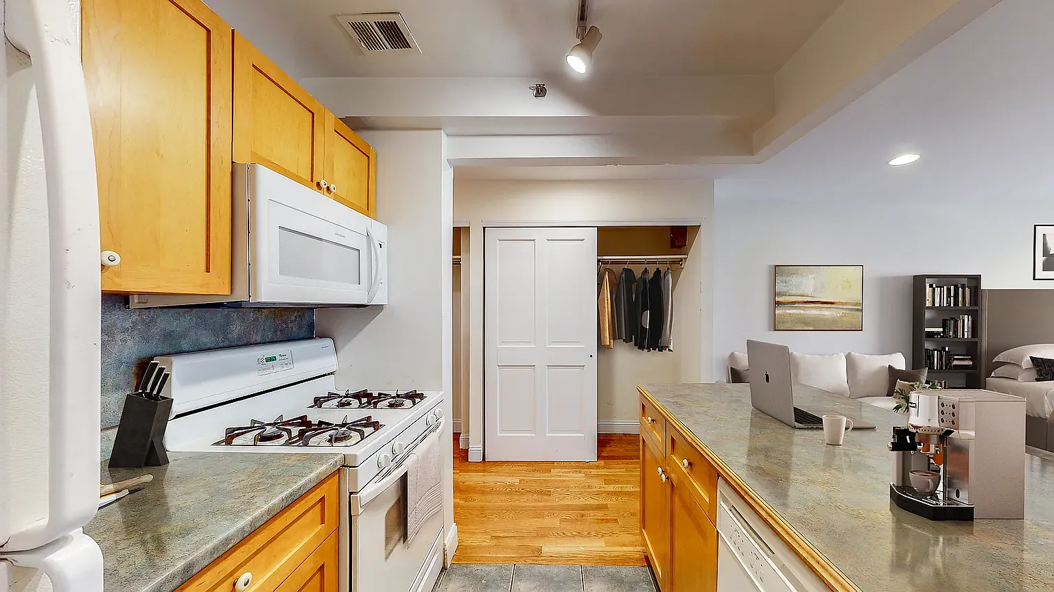 525 East 13th Street — Photo 3