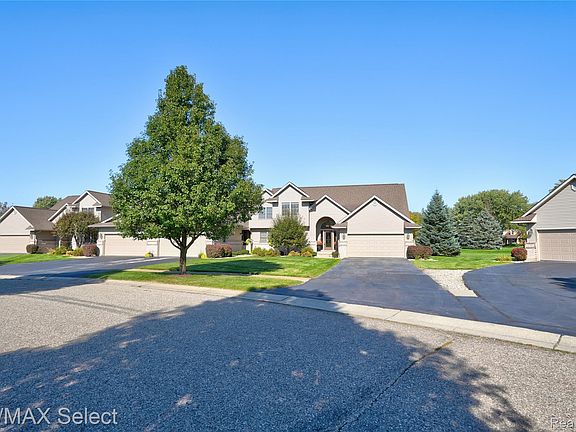 5th image of 2379 Crossings Cir