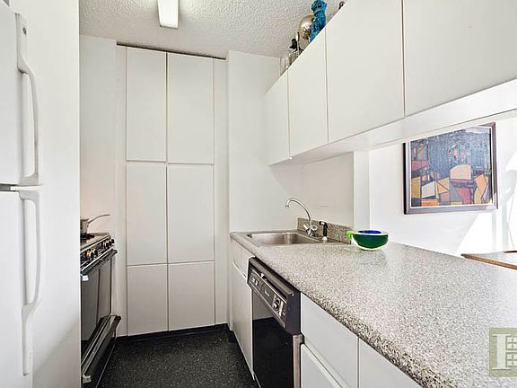 2nd image of 270 W 17th St APT 7G