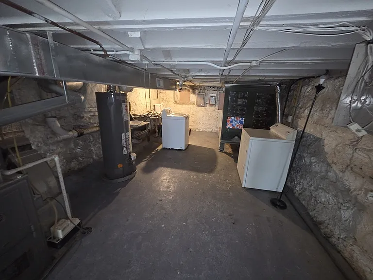2223 W Fayette St — Photo 13
