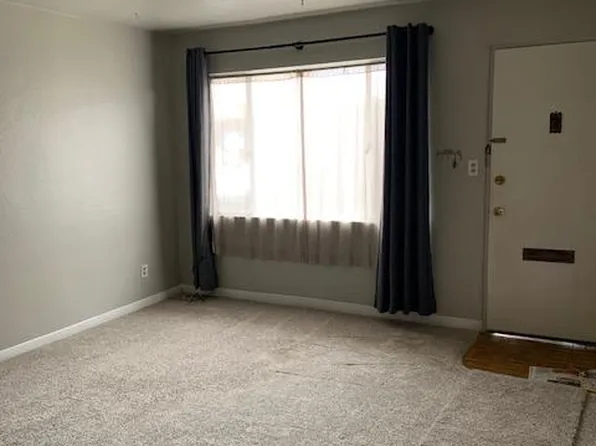 1744 Center St NE, Salem, OR 97301