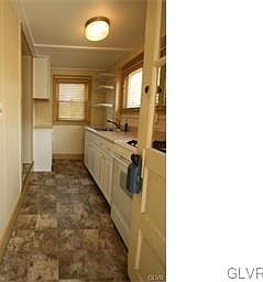 2nd image of 1119 Pike St