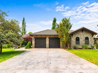 332 Chapman Ln, Bigfork, MT 59911