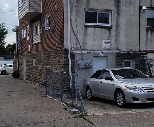 2nd image of 5715 N Mascher St