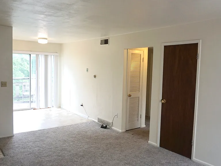 Carriage Hill Apartments — Photo 13
