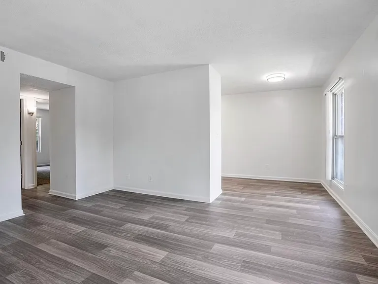 Country Place Apartments — Photo 9