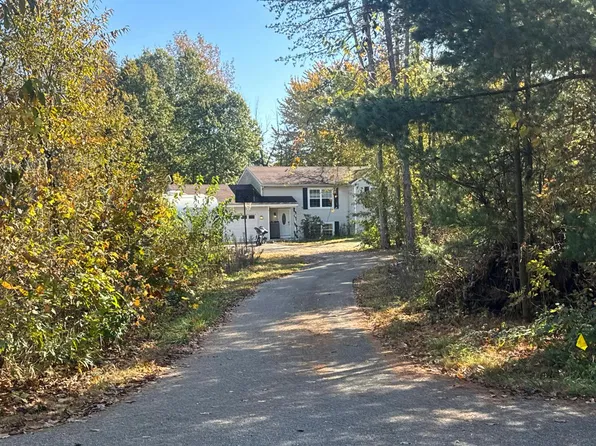 3956 Creekside Ln, Holland, MI 49424