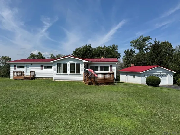 942 Dark Shade Dr, Windber, PA 15963