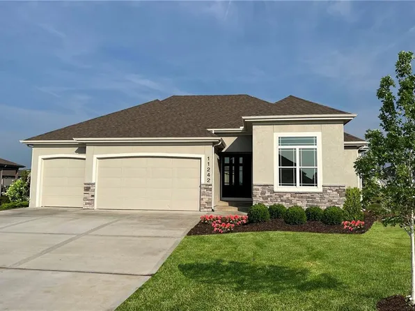 11242 S Violet St, Olathe, KS 66061