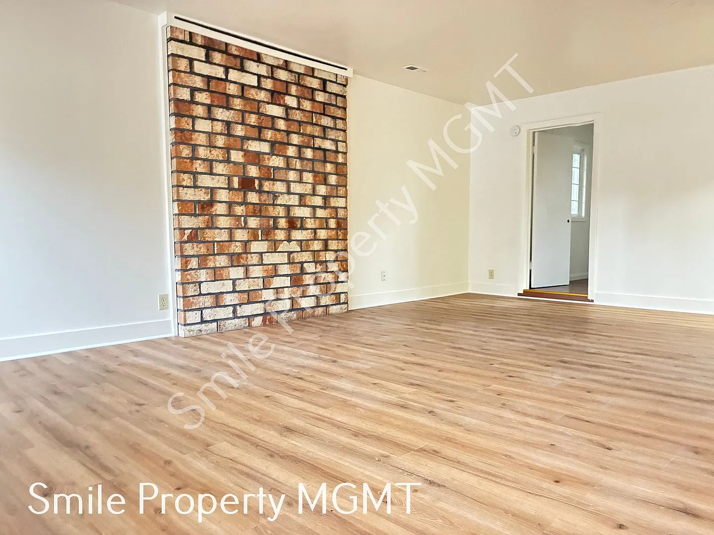 Spacious 3 Bed / 2 Bath Ranch Home with Bonus Room & Fully Fenced Yard — Photo 2