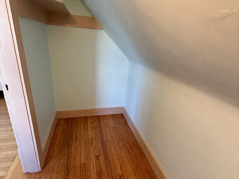 553 8th Ave — Photo 9