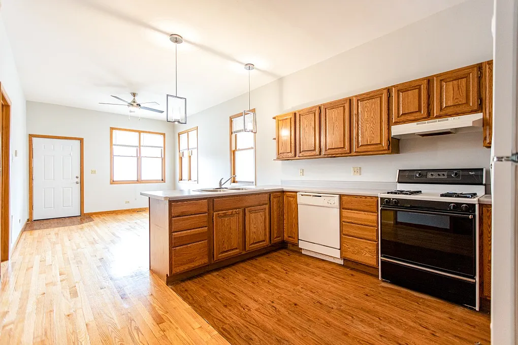 1221 W. Melrose St. — Photo 2