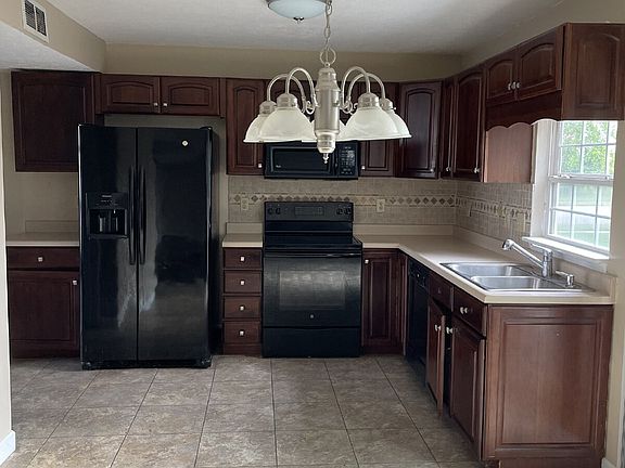 2nd image of 397 Longview Bnd