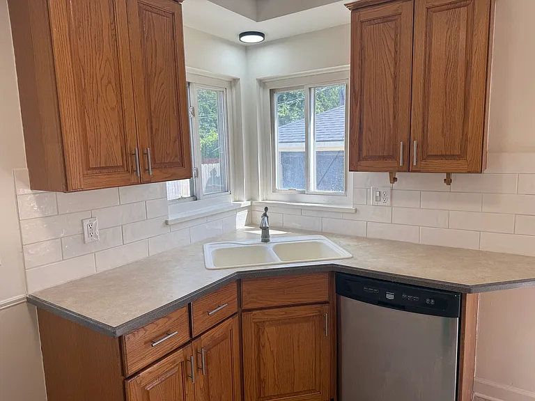 20212 Sunnyside St — Photo 13