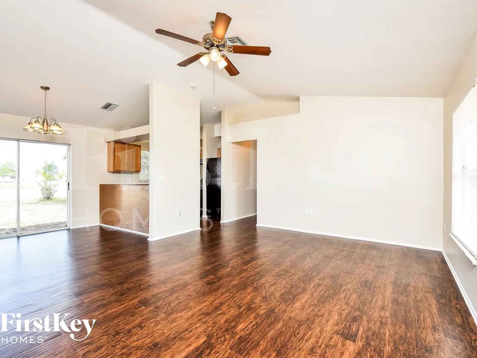 3 bed, 2.0 bath, 1116 sqft, $1,355 — Photo 3