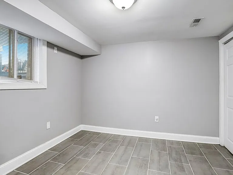 812 Burns St SE — Photo 52