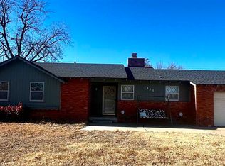 951 N 7th St, Blackwell, OK 74631