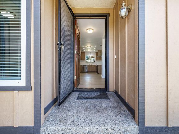 5th image of 1468 Morris Ave