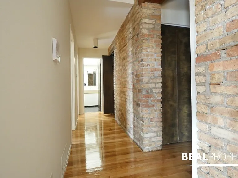 556 W Wellington Ave #3F — Photo 6