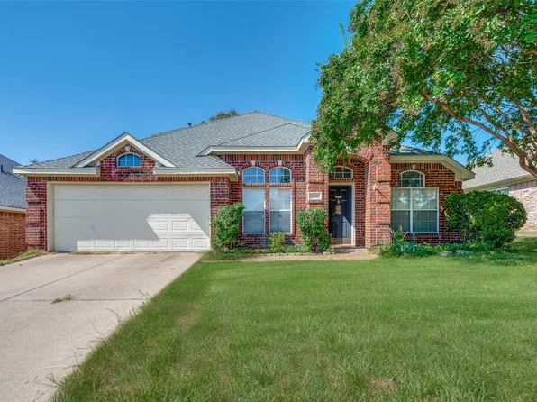 2105 Peacock Ln, Corinth, TX 76210