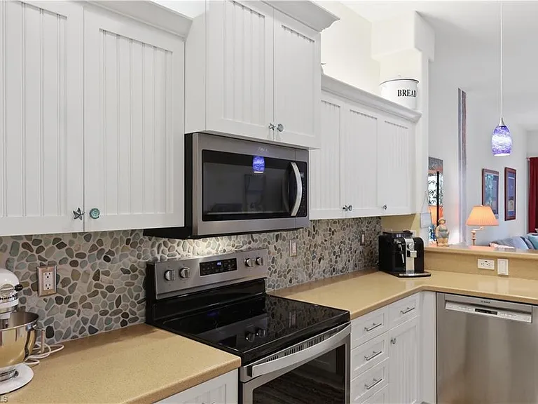 8601 Piazza Del Lago Cir #203 — Photo 6