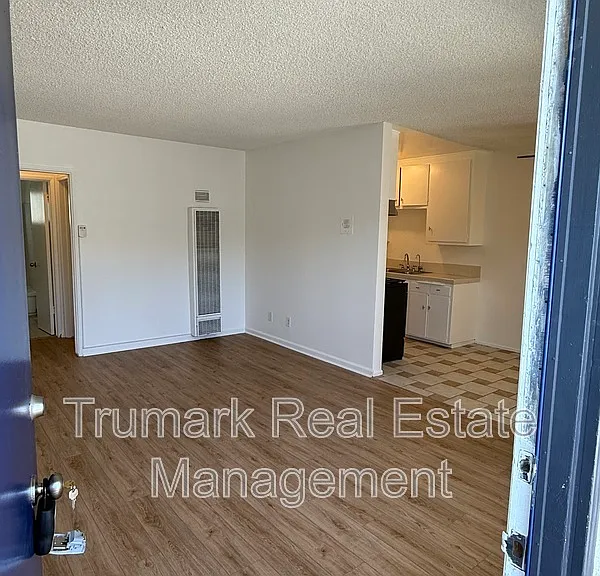 110 N Cedar St #23 — Photo 1