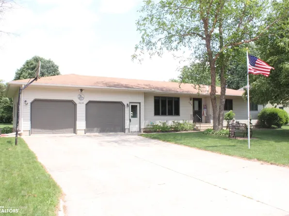 204 Country Club Dr, Belmond, IA 50421