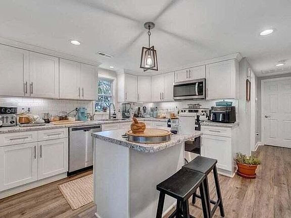 2nd image of 945 Burnt Chimney Rd