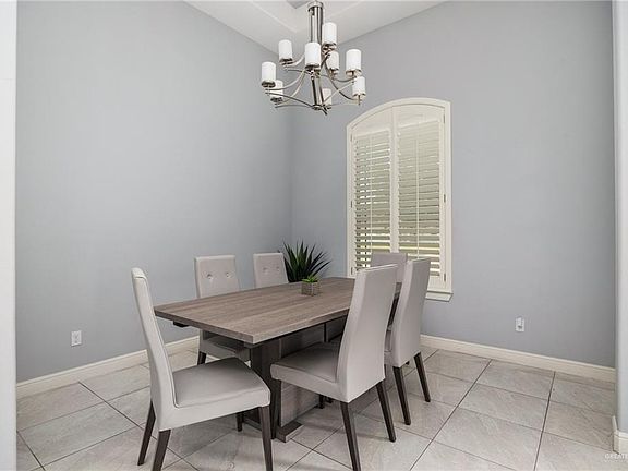 3rd image of 410 Laura Dr