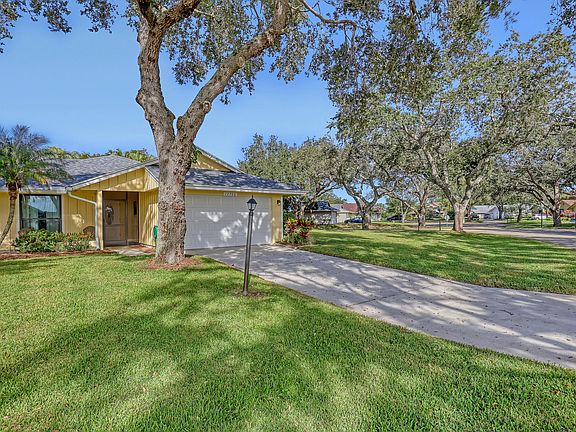 4th image of 12766 SE Pinehurst Court