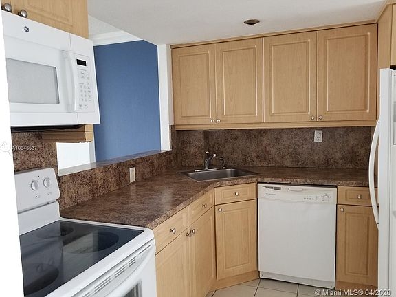2nd image of 1075 Miami Gardens Dr #707