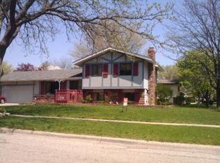 118 Wellington Dr, Crystal Lake, IL 60014