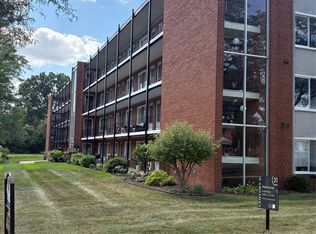 2820 Woodslee Dr APT 301, Royal Oak, MI 48073