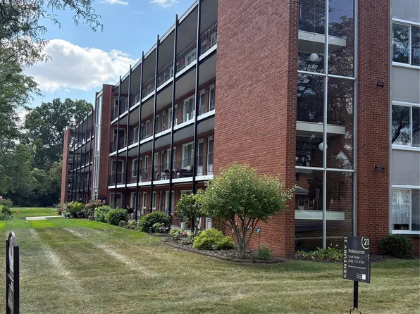 2820 Woodslee Dr APT 301, Royal Oak, MI 48073