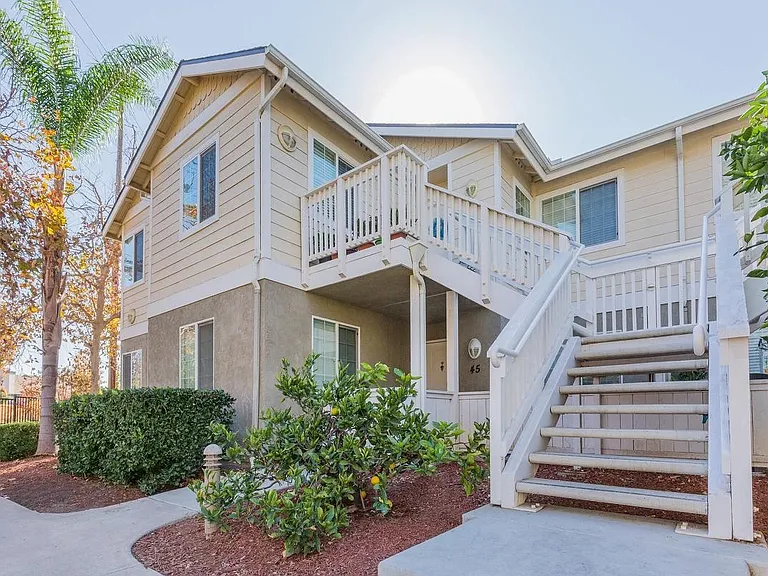 Citrus Court Apartments — Photo 31