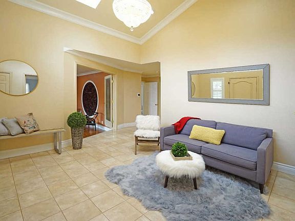 3rd image of 115 Meadowbrook Dr