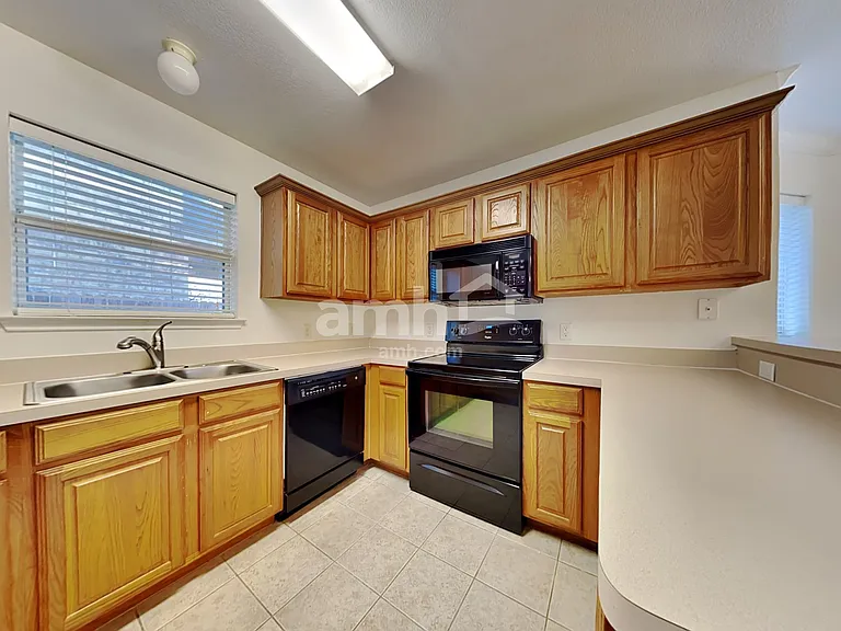 333 Rock Hill Dr — Photo 3