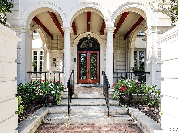 2nd image of 2235 Monument Ave #U2