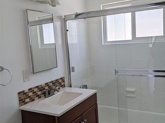 5th image of 642 Huntley Dr APT 5
