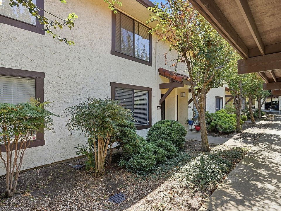 1st image of 205 Del Valle Cir