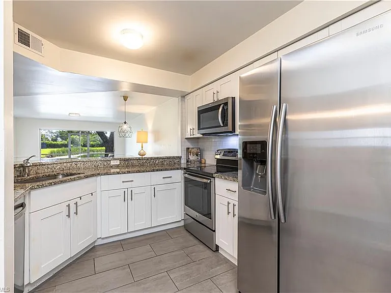 9600 Victoria Ln #108 — Photo 4