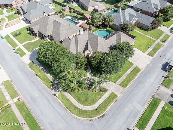 3rd image of 100 Twisted Oak Cir