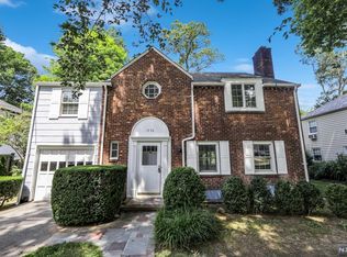 1076 Bromley Ave, Teaneck, NJ 07666