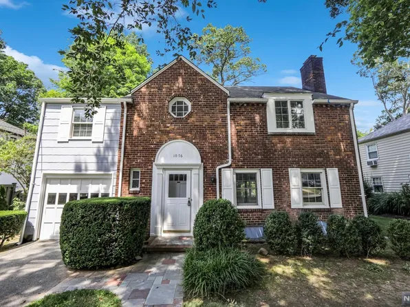 1076 Bromley Ave, Teaneck, NJ 07666