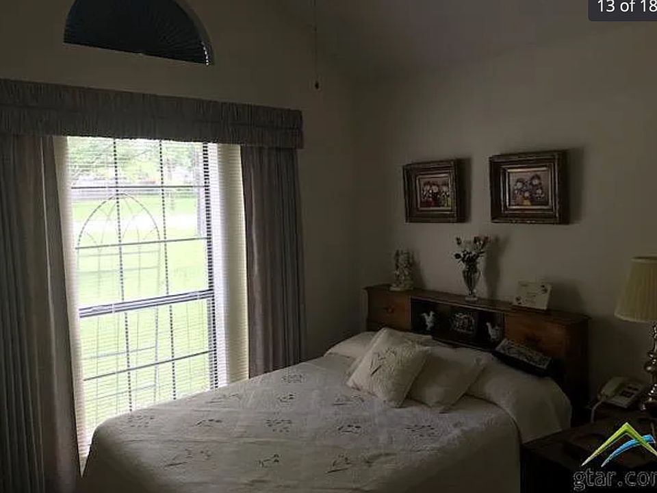 1st bedroom