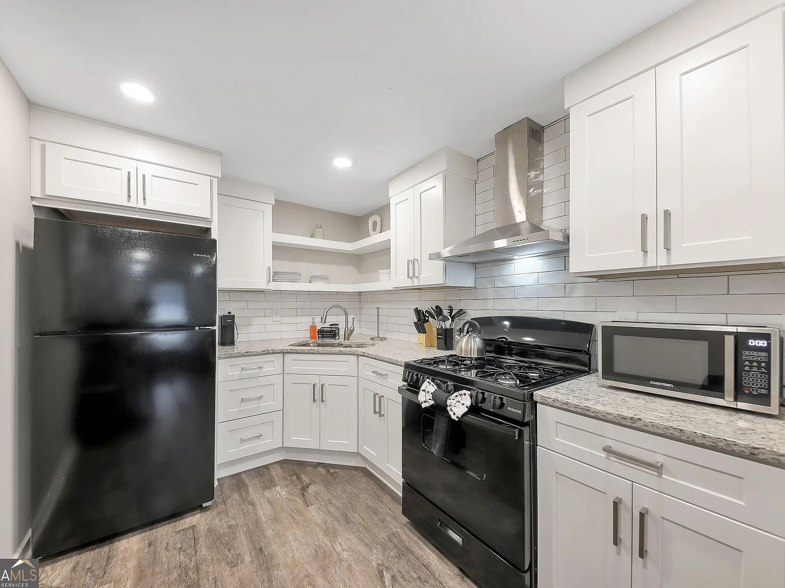 2 bed, 1.0 bath, 700 sqft, $2,600 — Photo 3